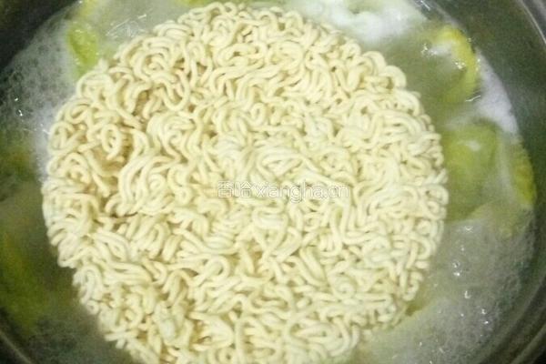 蔬菜鸡蛋面的做法图解6