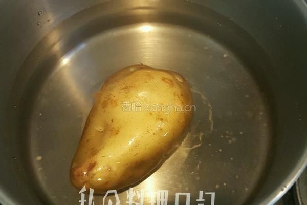 土豆黄瓜红肠色拉的做法图解2