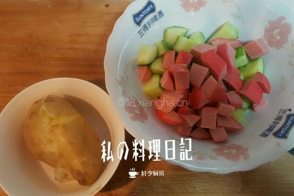 土豆黄瓜红肠色拉的做法图解3