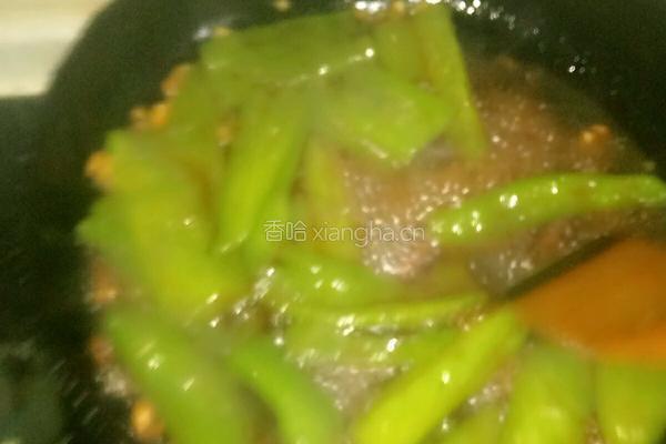 油焖虎皮尖椒的做法图解2
