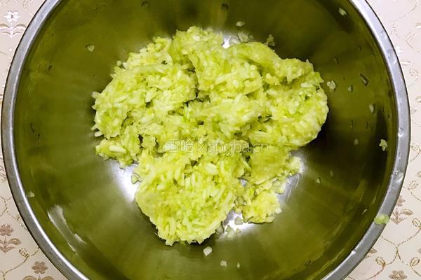 羊肉西葫芦馅饺子的做法图解6