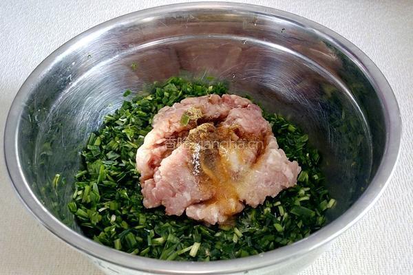 韭菜猪肉水饺的做法图解6