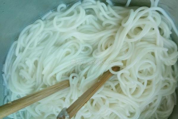 平菇白菜煮面条的做法图解5