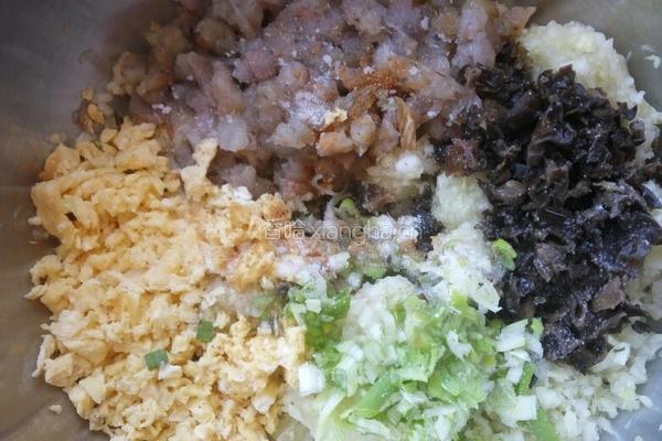 白菜虾仁饺子的做法图解8