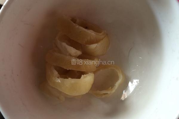 花胶炖鸡的做法图解2