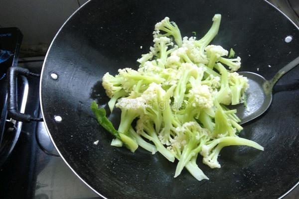 香芹炒菜花的做法图解5