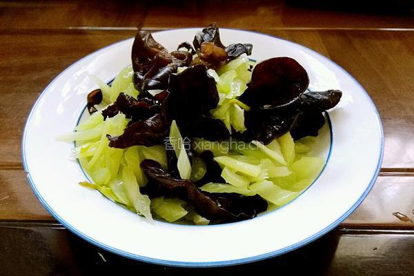 芹菜炒黑木耳的做法图解7