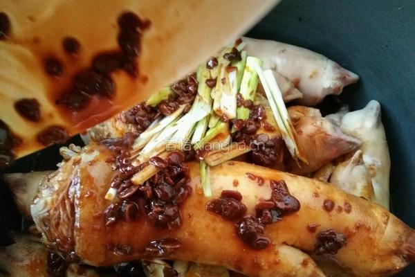 电饭锅酱猪蹄的做法图解6