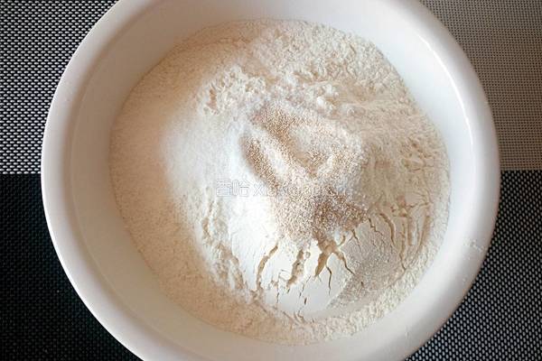 芝麻烧饼的做法图解1