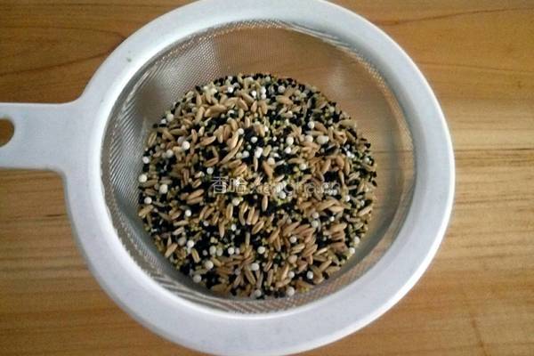 黑芝麻杂粮米糊的做法图解3