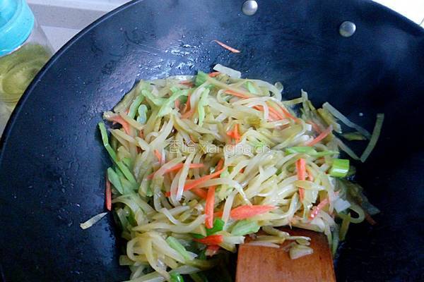 榨菜炒肉丝的做法图解4