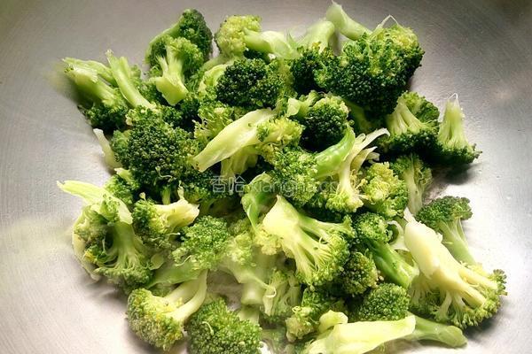 西兰花炒肉的做法图解10