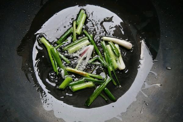 家常葱油拌面的做法图解3
