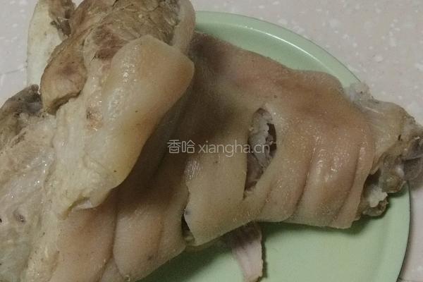 红焖四季发财肘子的做法图解4