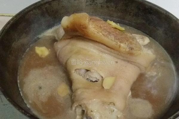 红焖四季发财肘子的做法图解7