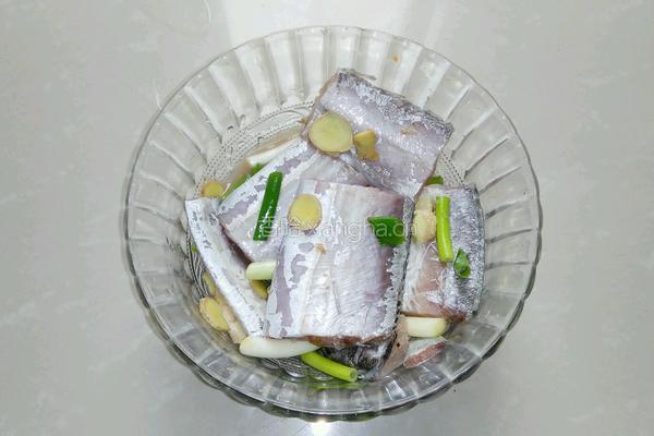 烧带鱼的做法图解1