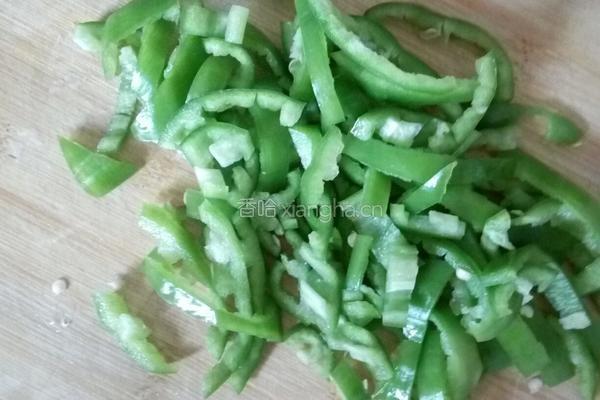尖椒炒肉的做法图解2