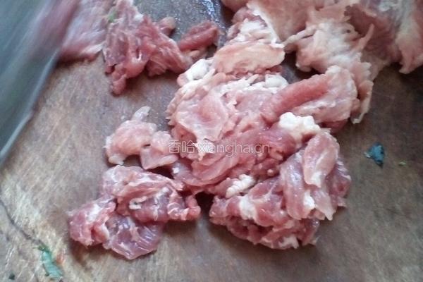 肉片汤的做法图解1
