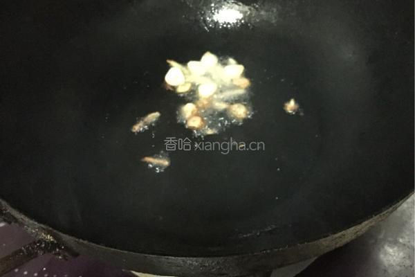 炒小河虾的做法图解2