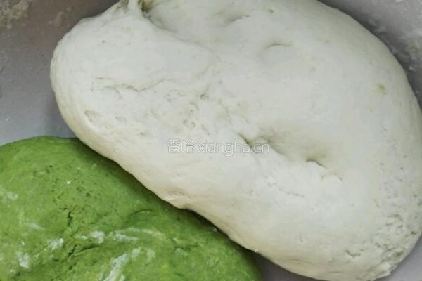 菜汁饺子的做法图解2
