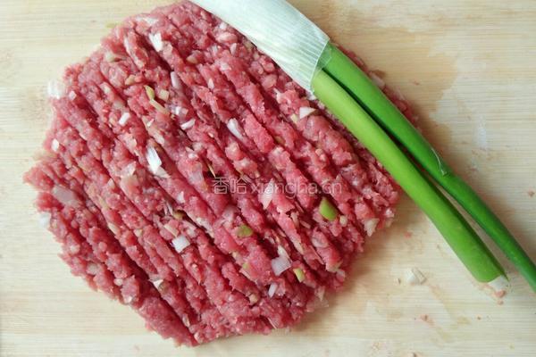 韭菜牛肉鸡蛋（三鲜）水饺的做法图解1