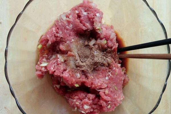 韭菜牛肉鸡蛋（三鲜）水饺的做法图解2
