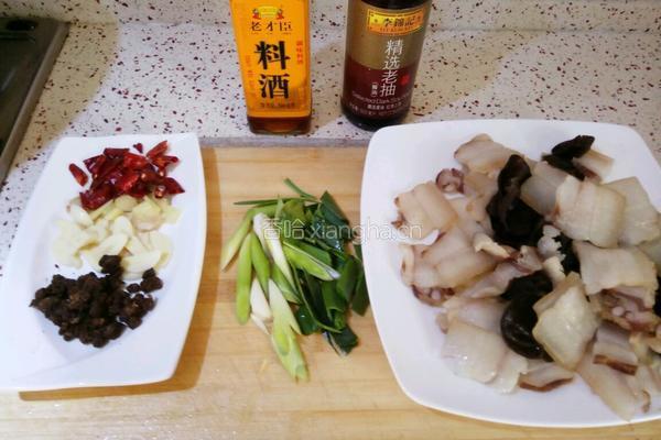 香辣回锅腊肉的做法图解1