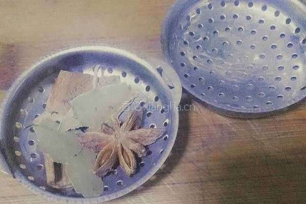 蒜泥白肉的做法图解1