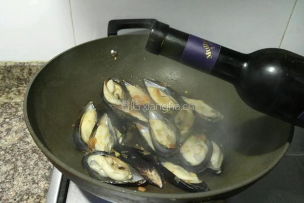 葡萄酒煮青口的做法图解4