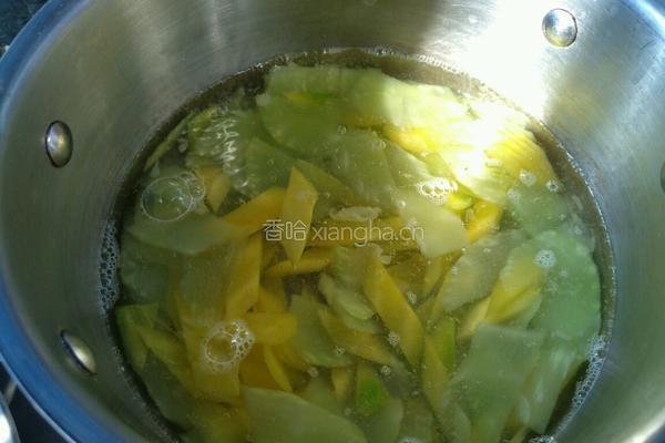 凉拌银耳莴笋的做法图解5