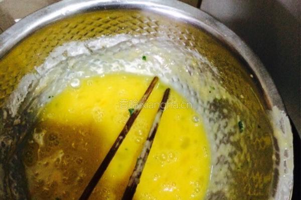 娃娃菜葫萝卜丝鸡蛋饼的做法图解2