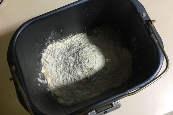 椒盐酥皮饼的做法图解1