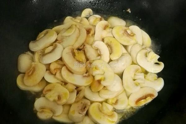 蘑菇炒肉的做法图解5