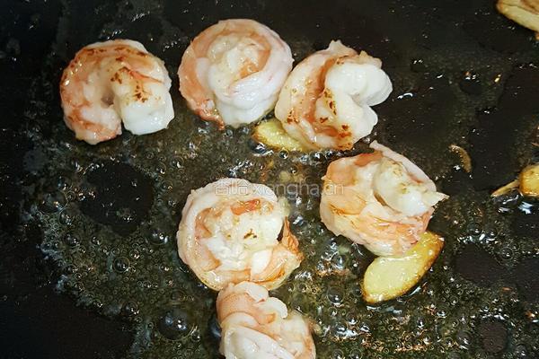 牛油果奶油鲜虾意面的做法图解8