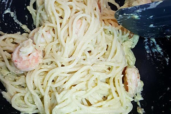 牛油果奶油鲜虾意面的做法图解10