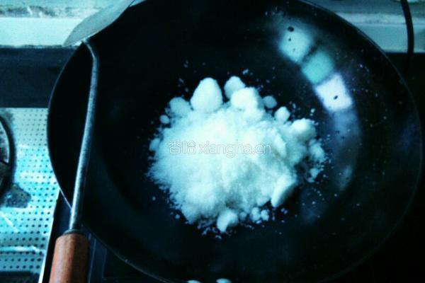 翻砂芝麻花生的做法图解2