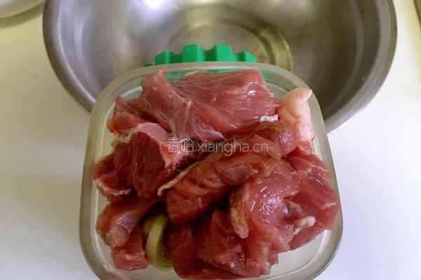 牛肉蘑菇馅饺子的做法图解4