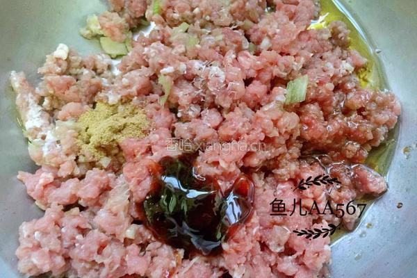 牛肉蘑菇馅饺子的做法图解5
