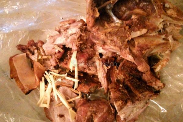 烧猪骨熬粥饭的做法图解1