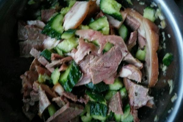 蒜拌猪头肉黄瓜的做法图解11