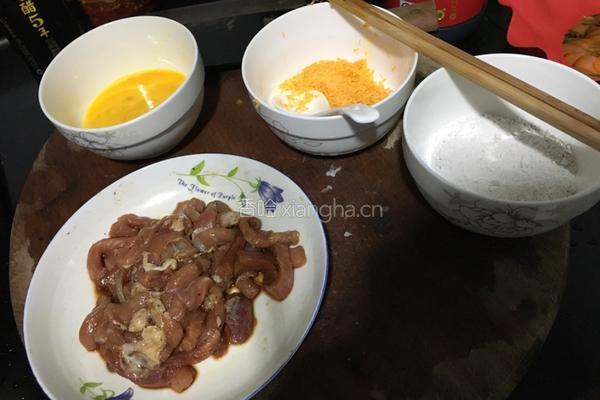 油炸猪肉条的做法图解2