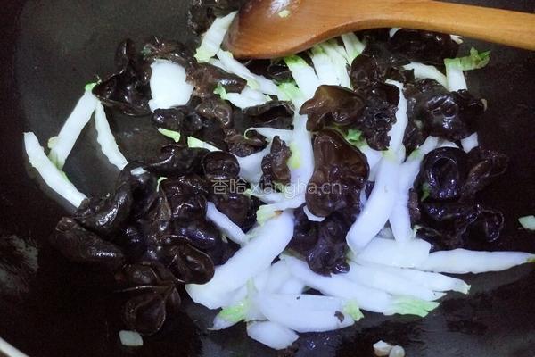 白菜炖粉条的做法图解10