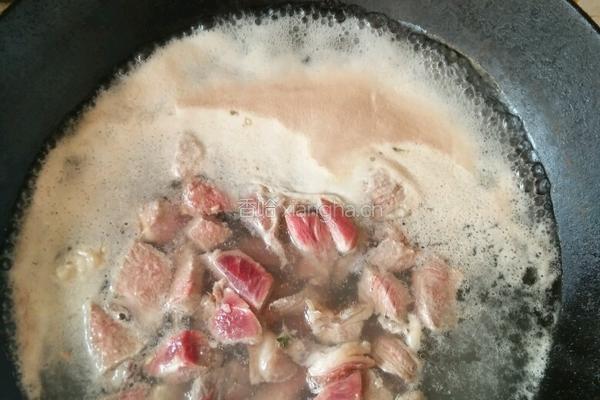 土豆烧牛肉的做法图解1