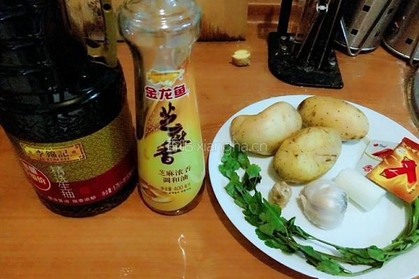 油泼土豆的做法图解1