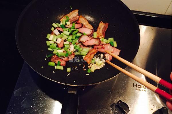 腊肉炒蒜苗的做法图解4
