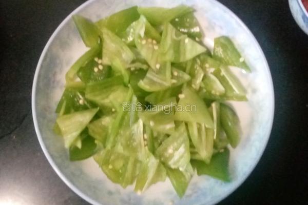 尖椒炒肉的做法图解1