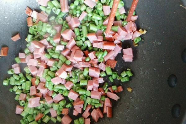 豇豆火腿蛋炒饭的做法图解6