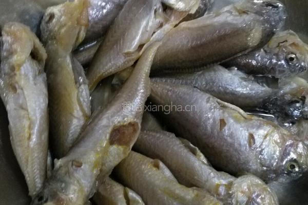 红烧大头宝的做法图解1