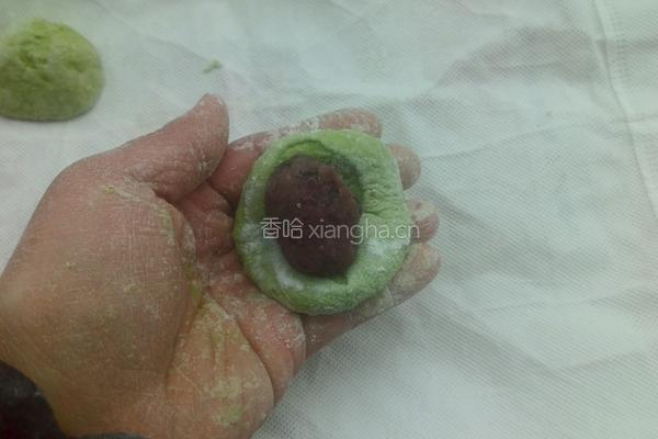 春色满餐桌之小小豆沙包的做法图解2