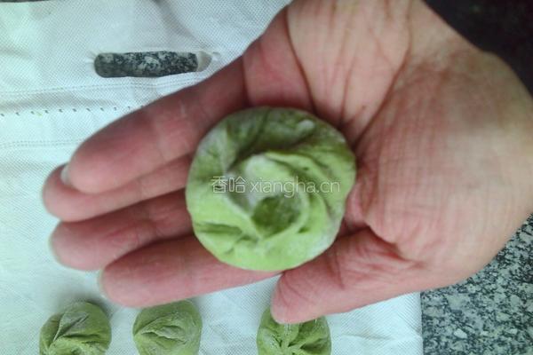 春色满餐桌之小小豆沙包的做法图解3